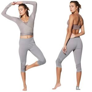 Lululemon Women's Light Gray Awakening High Rise 17" Cropped Leggings Size 2